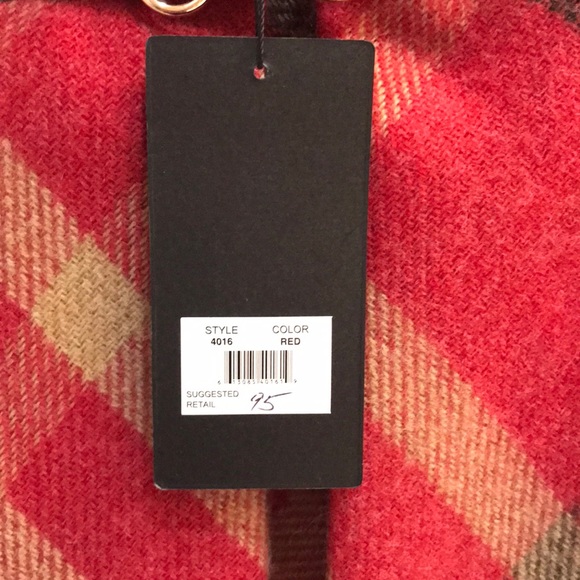 Red Cape - Picture 4 of 8